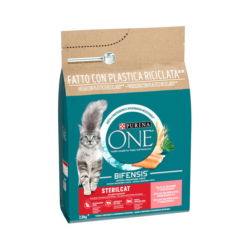 PURINA ONE Pienso para gatos esterilizados a base de salmón PURINA ONE 2,8 kg.