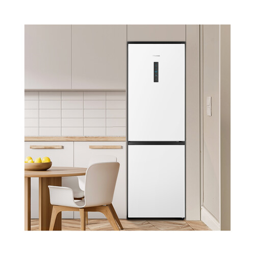 Frigorífico combi 186cm HISENSE RB390N4DWD, color blanco, NO FROST, clasificación energética: D, H: 186cm, A: 59,5cm, F: 59cm, capacidad total: 304L.