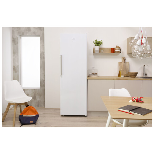 Frigorífico 1 puerta 187,5cm, INDESITSI8 2Q WD BLANCO NO FROST, clasificación energética: E, H: 187,5cm, A: 59,5cm, F: 63cm, capacidad total: 366L.