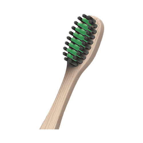 COLGATE Cepillo de dientes con mango de bambú y filamentos suaves de punta delgada impregnadas de carbón.