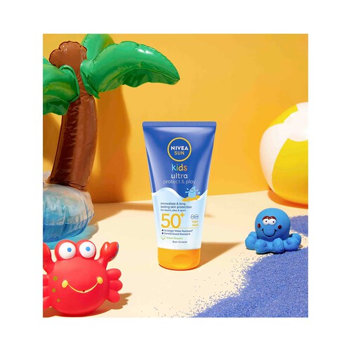 NIVEA Kids ultra protege & cuida Crema solar protectora especial niños con FPS 50+ 150 ml.