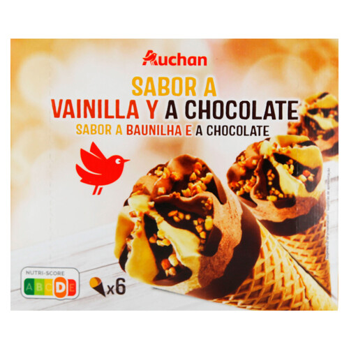 AUCHAN Conos de helado de vainilla y chocolate con trocitos de almendra caramelizada 6 x 120 ml. Producto Alcampo