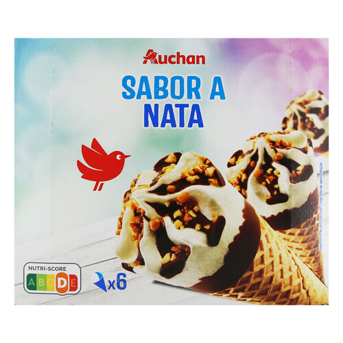 AUCHAN Cono de helado de nata con trocitos de avellana caramelizada y salsa de chocolate 6 x 120 ml. Producto Alcampo