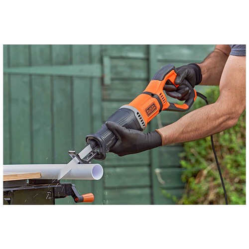 Sierra sable 750W, velocidad variable, 2800 rpm, BLACK + DECKER BES301-QS, incluye 2 hojas.